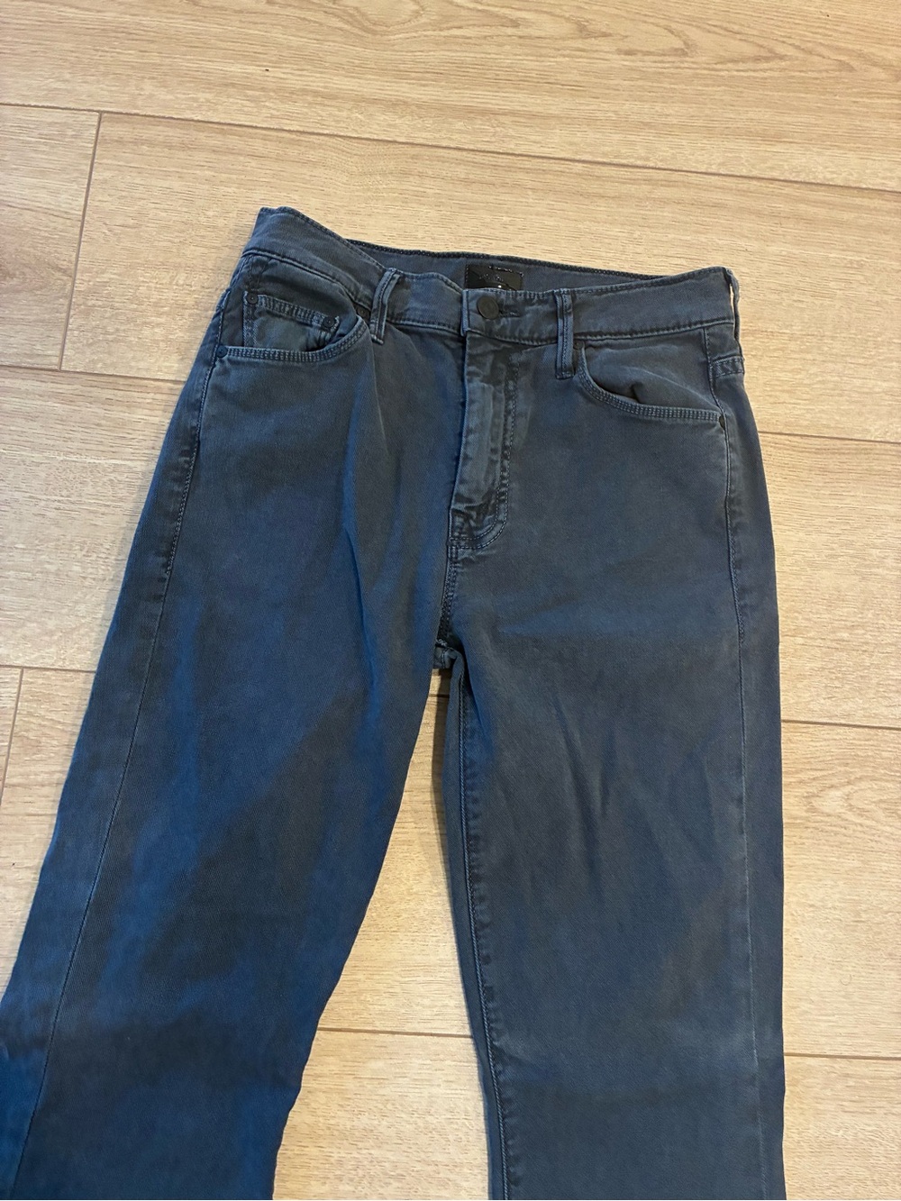 Mother The Weekender Jean Chalk It Up Black Wash Fray Flare Size 27